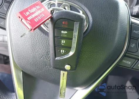 2020 Toyota Camry Le z USA, uszkodzony, nr VIN 4T1C11AK0LU953428